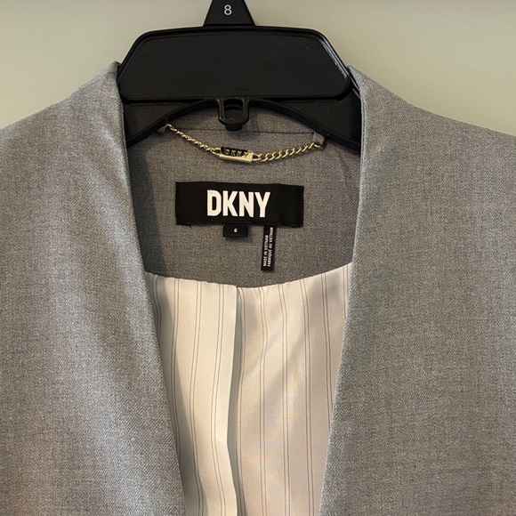DKNY Gray Open-Front Blazer with Gold Ring Accent - Picture 4 of 9